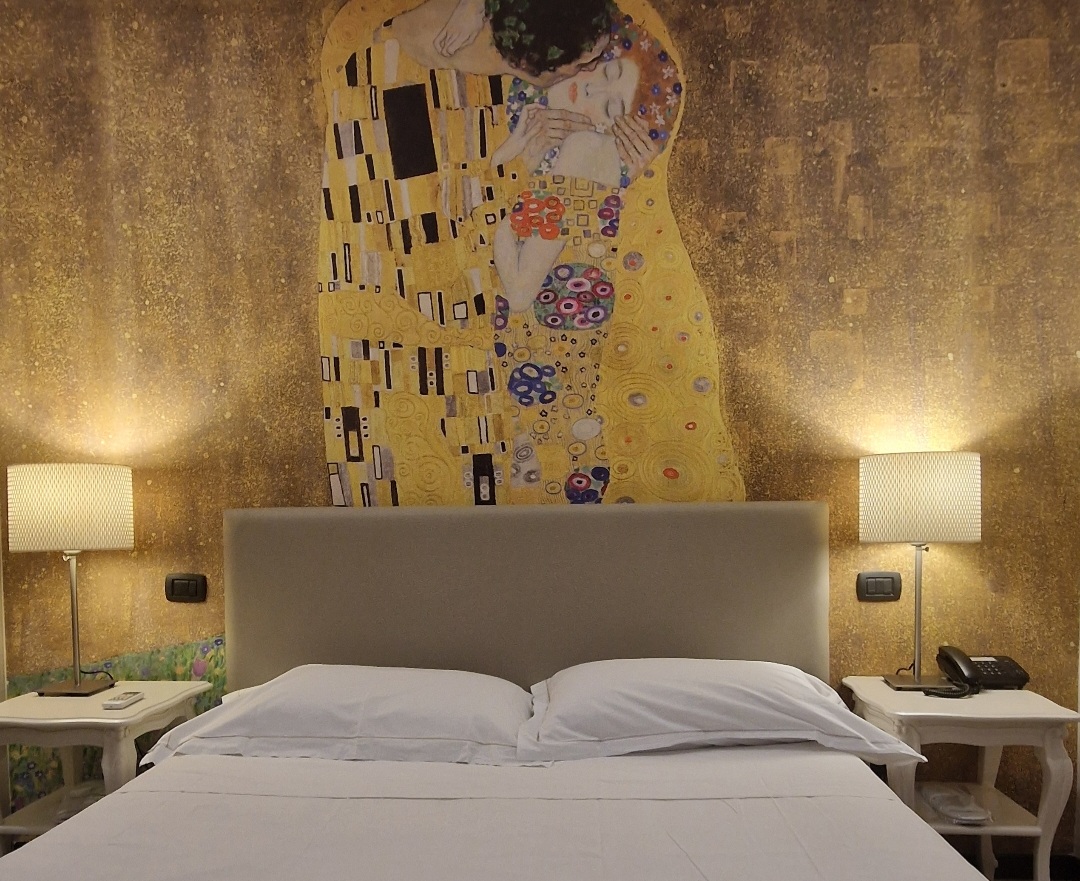 Gustav Klimt - Der Kuss 1907 1908 ART & JAZZ HOTEL - Catania
